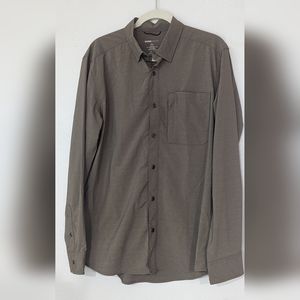 SWISS TECH long sleeve button down shirt Size Medium (38-40)